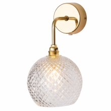 Wandlampe mit Glaskugel mit kleinem Muster und Gold-Halterung, beleuchtet