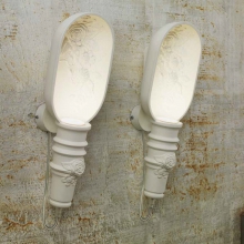 Keramik-Wandlampe in ausgefallenem Design, zwei Lampen nebeneinander