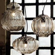 Orientalisch anmutende Glaslampen drei Formen und zwei Farben