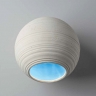 Kleines Modell des Wandfluters in cremeweißer Keramik, innen Himmelblau