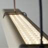 Längliche LED-Tischpendellampe mit Lichtwurf nach oben und unten