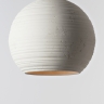 Kugelförmige Deckenleuchte in cremeweißer Keramik