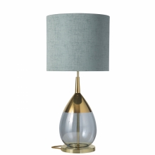 Topasglas-Tischlampe mit Gold-Sockel, bestckt mit flachem Schirm in der Farbe Taubenblau