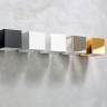 Wandfluter in Schwarz matt, Wei matt, Wei glnzend, Chrom und Gold (von rechts nach links)